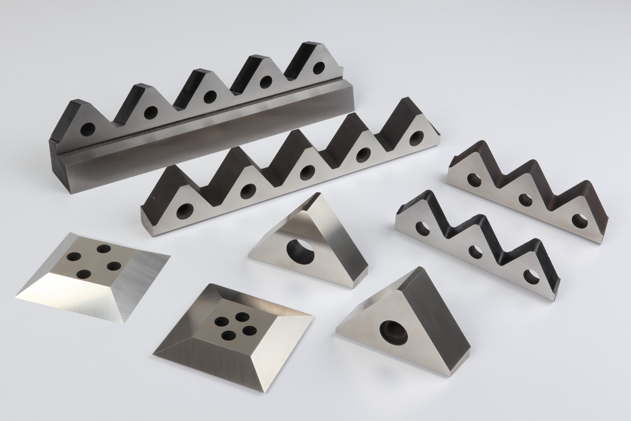 Zigzag knives and triangular inserts