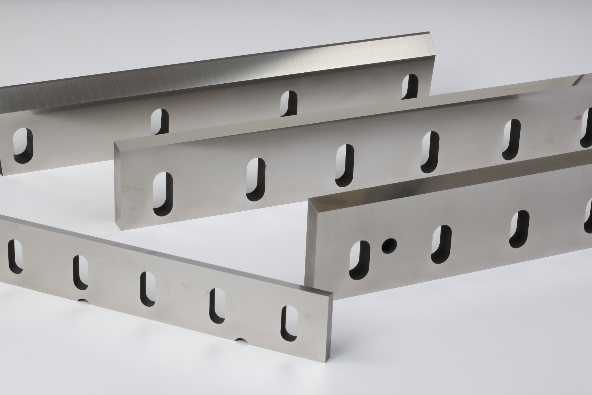 Bar knives with slots